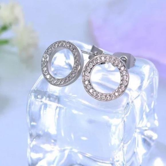 Luxury Diamond Sterling Silver Stud Earrings, beautiful Earrings, cute Earrings. - Picture 3 of 3